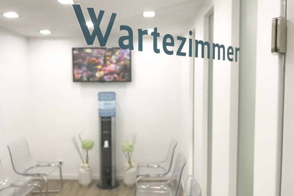Wartezimmer Jahn & Kollegen - Zahnarzt Darmstadt - Zahnarzt Dreieich